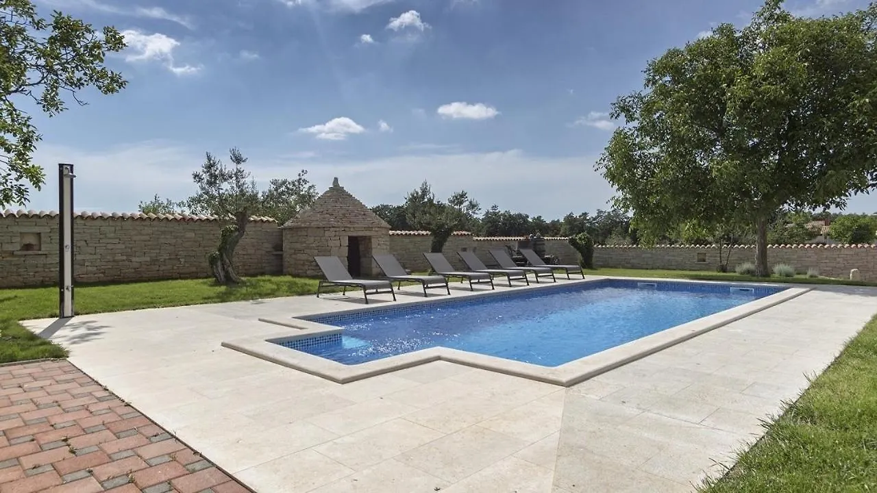 Authentic Istrian Villa Ive With A Swimming Pool Marčana 招待所