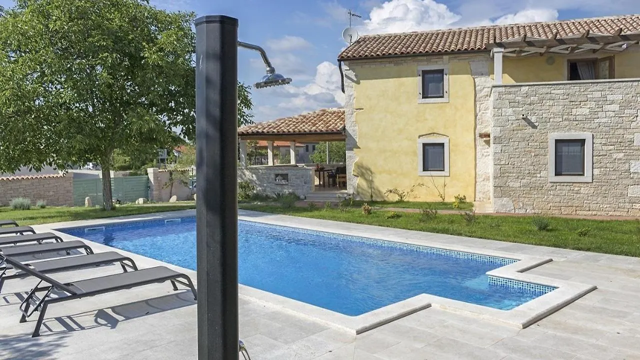 招待所 Authentic Istrian Villa Ive With A Swimming Pool Marčana