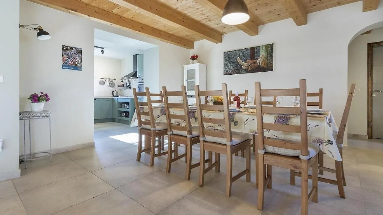 Authentic Istrian Villa Ive With A Swimming Pool Marčana 招待所